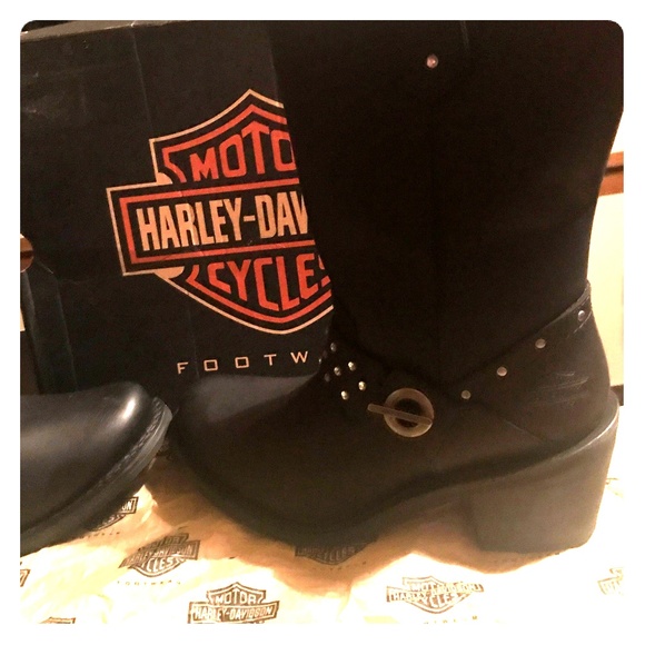 Boots - Picture 2 of 6